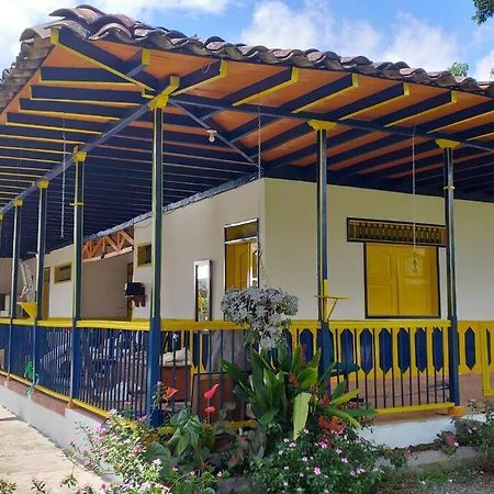 Casa Finca Villa Luz A 800 Mts Del Parque Del Cafe มอนเตเนโกร ภายนอก รูปภาพ