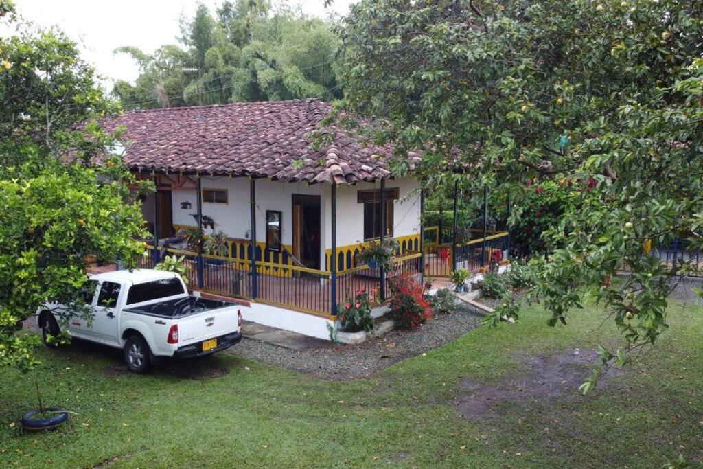 Casa Finca Villa Luz A 800 Mts Del Parque Del Cafe มอนเตเนโกร ภายนอก รูปภาพ