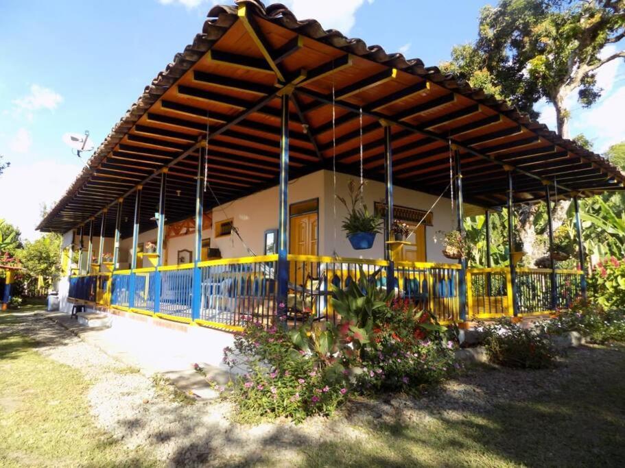 Casa Finca Villa Luz A 800 Mts Del Parque Del Cafe มอนเตเนโกร ภายนอก รูปภาพ